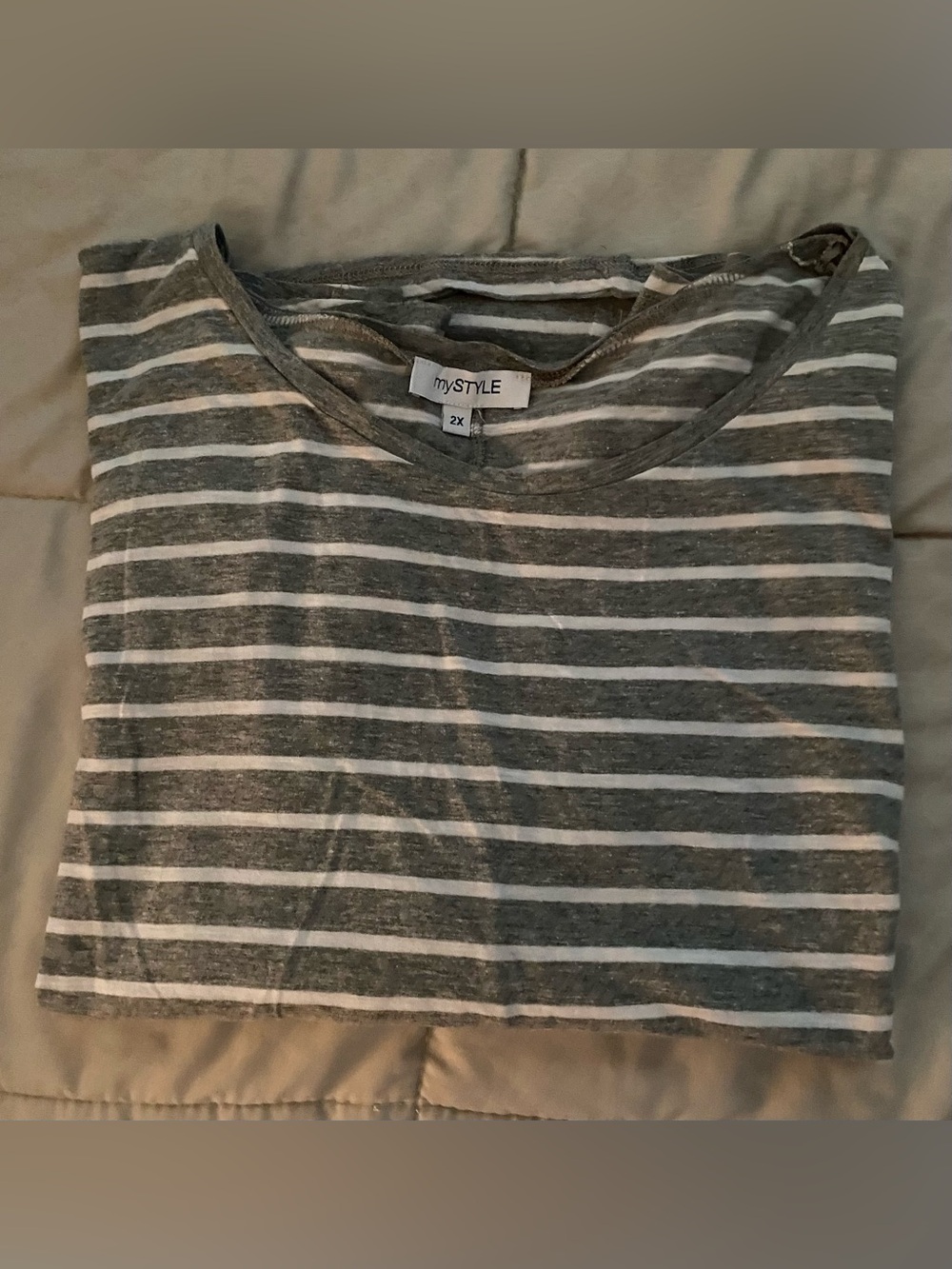 NWOT Women’s Gray & White Striped Mid-Sleeve Shirt 2X